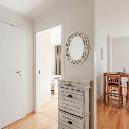 Airhome - Old Town View 2 Апартаменты